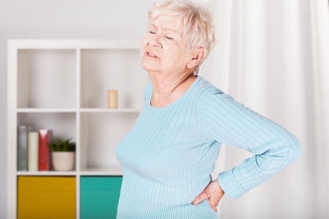 ból w dole pleców u kobiety może być przyczyną osteochondrozy
