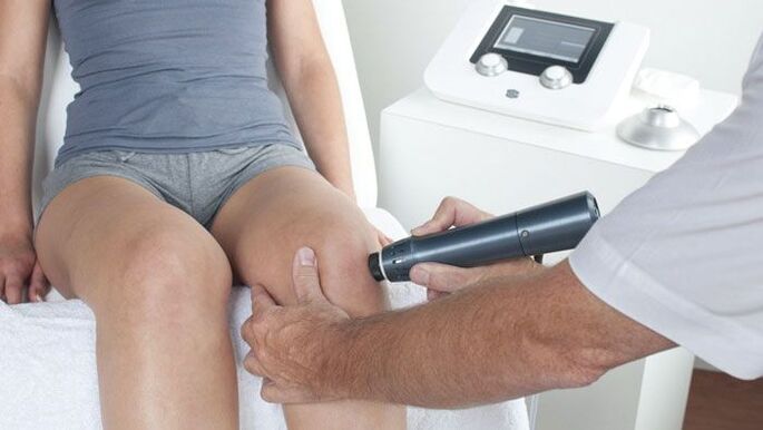 Procedura terapii ultradźwiękowej bólu stawu kolanowego